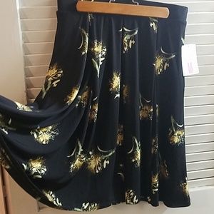 Madison Skirt Size M NWT